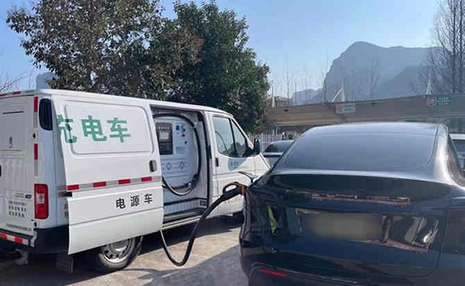 新和汽车搭电